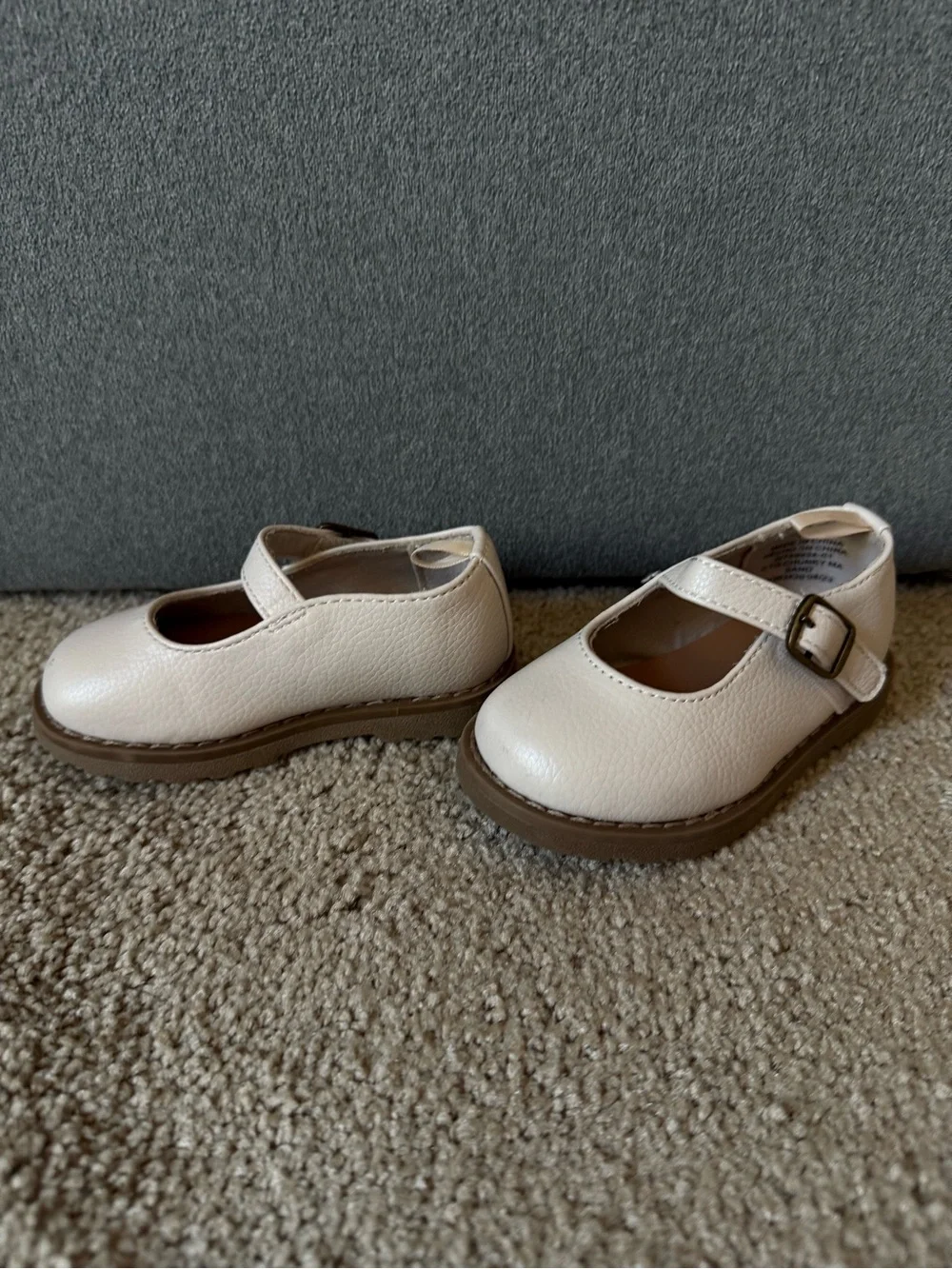 Old Navy Cream Mary-Jane Toddler Shoes with Tan Outsole